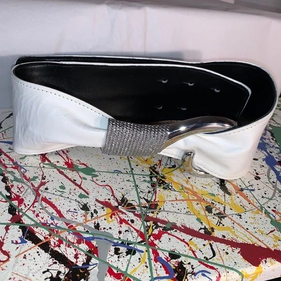 Magid White leather cummerbund style belt. - Picture 3 of 9